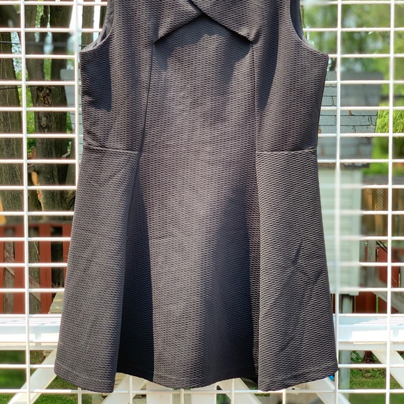 Black A line dress - Picture 2 of 4